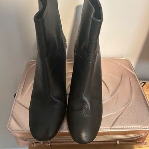 Ladies black leather boots made in Italy